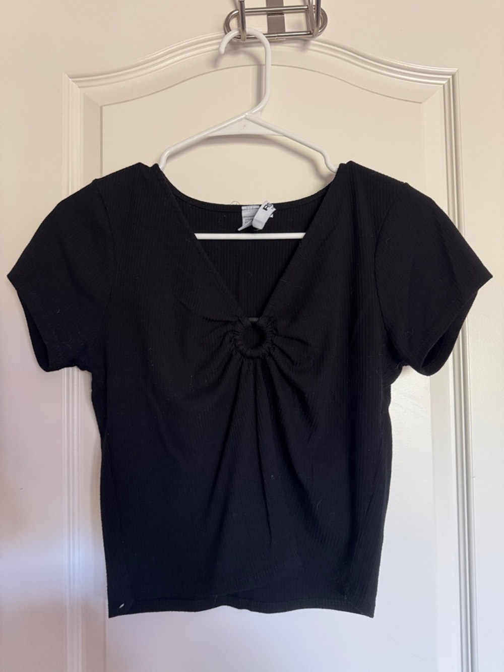 RSQ Black Knot-Front Ribbed Tee Crop Top / BB43